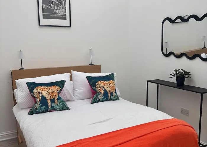Pembroke Court Apartment